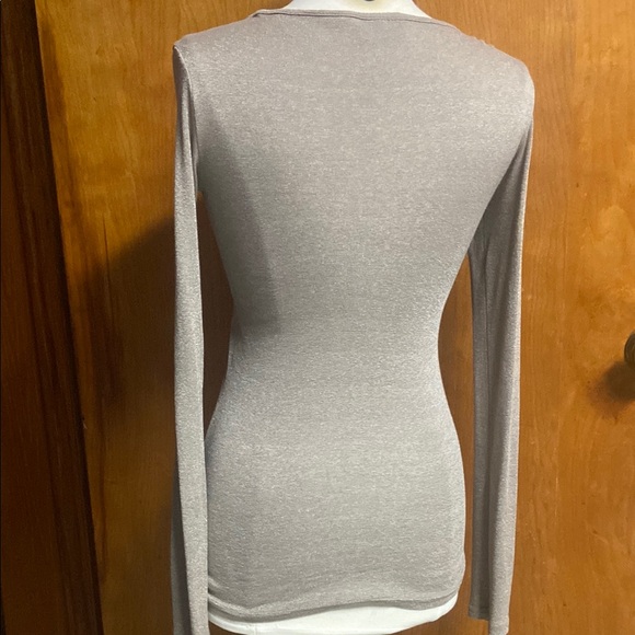 Michael Stars Taupe Greige Fitted Ruched Blouse Shine Tee OSFM med New - Picture 3 of 4